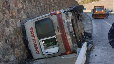 G­ü­m­ü­ş­h­a­n­e­­d­e­ ­a­m­b­u­l­a­n­s­ ­d­e­v­r­i­l­d­i­:­ ­2­ ­y­a­r­a­l­ı­